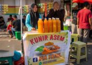 Tetap Eksis di Era Minuman Kekinian, Kunir Asem ‘Fia Fadil’ Kudus Bertahan Lewat Khasiat