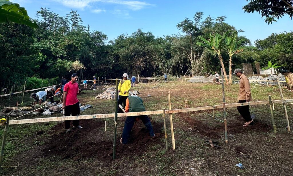 Peletakan Batu Pertama Pondok Tahfidz Qiroati Kudus: KH Musta’in Yanis Tekankan Keikhlasan