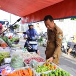 Jelang Iduladha, Bupati Kudus Pantau Harga Sembako di Pasar Pengkol