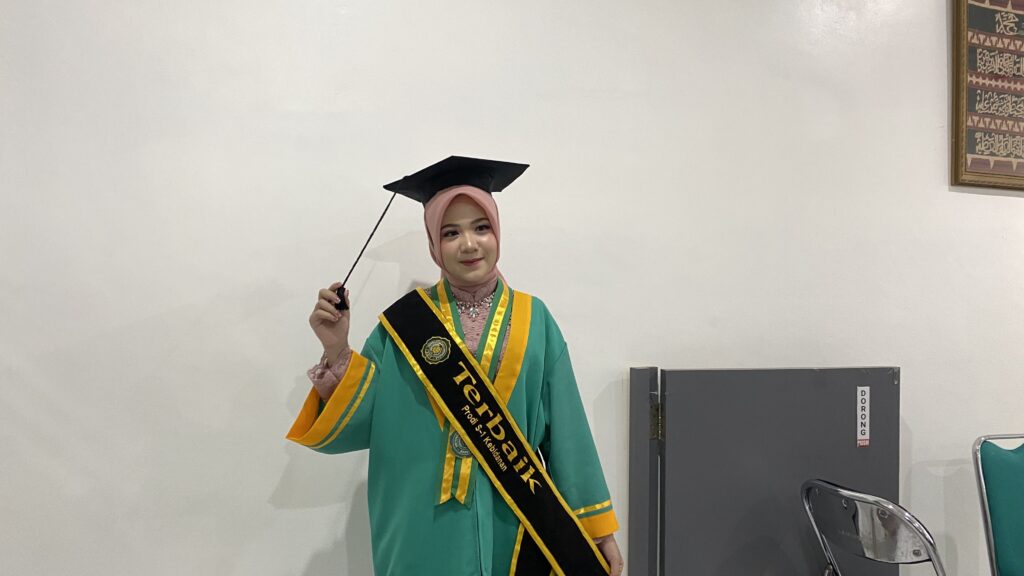 Dari Introvert Hingga MC, Kisah Inspiratif Vanessa Raih Nilai Tinggi Sarjana Kebidanan 