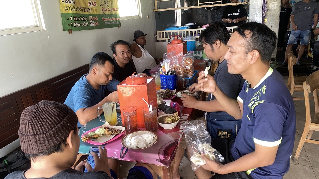 Warung Entog Sulthan Prambatan Kidul Habiskan 50 Ekor Sehari, Rica-rica dan Sambal Jadi Kuliner Andalan