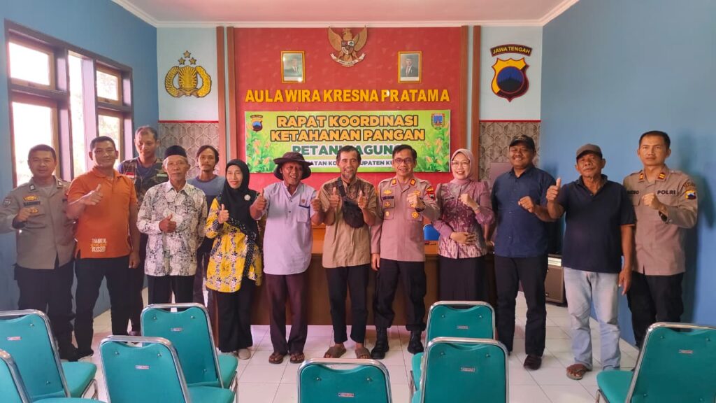 Lawan Ancaman 'Elnino Godzilla', Polsek Kudus Rangkul Petani Jagung Perkuat Ketahanan Pangan