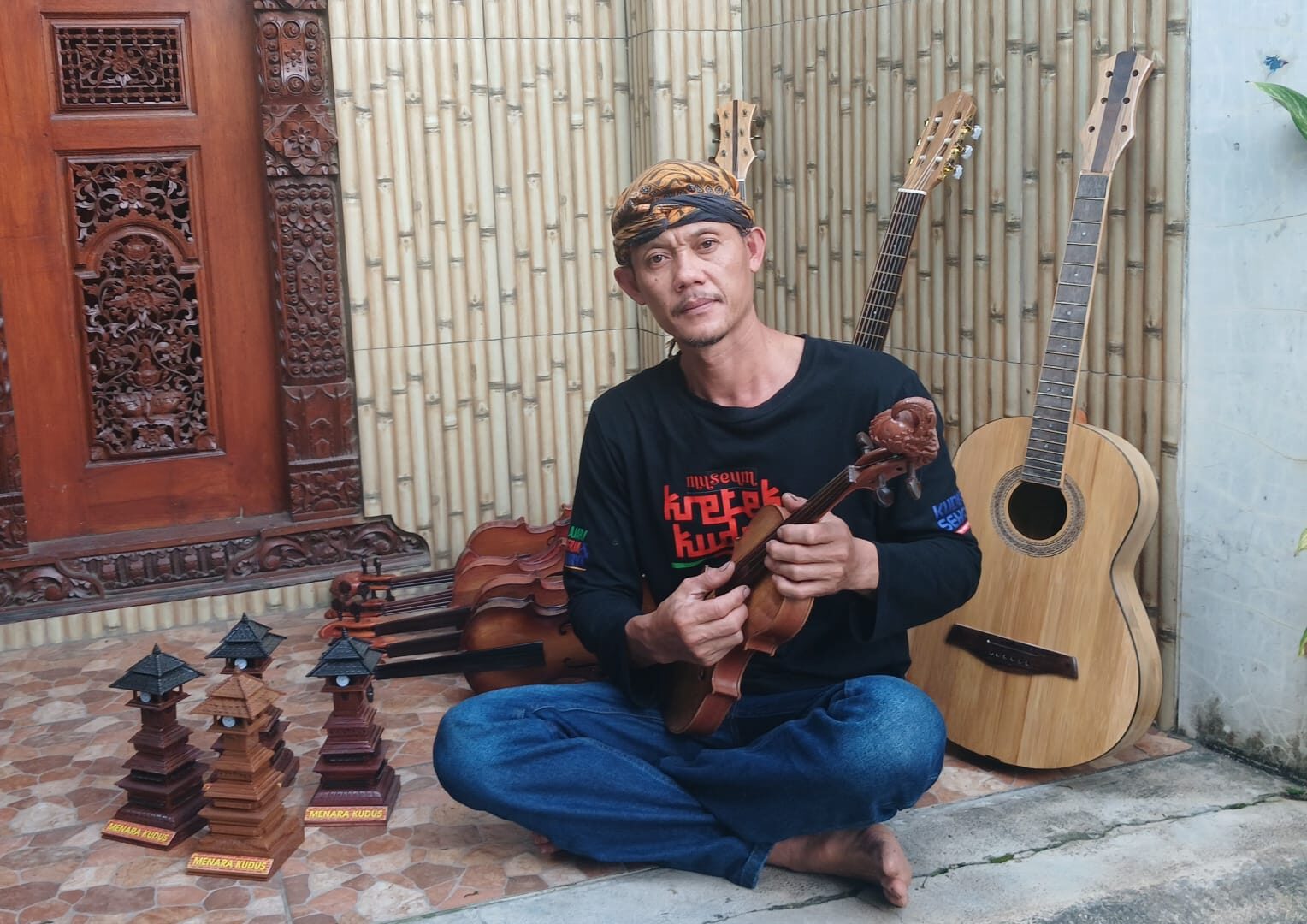 Pernah Gagal Berkali-kali, Kini Biola Bambu Buatan Mbah Min Jadi Kebanggaan Kudus