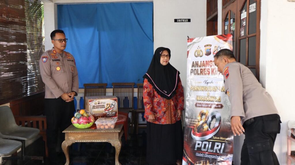 Jelang Hari Bhayangkara ke-80, Polres Kudus Anjangsana Purnawirawan dan Warakawuri