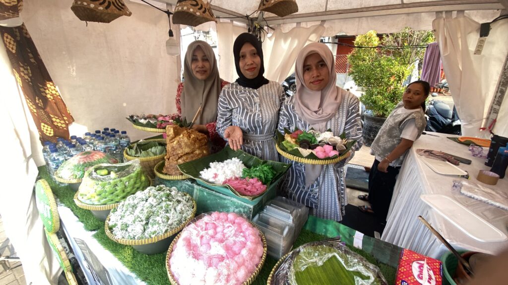 Menikmati Kudus Lewat Ragam Jajanan Khas Tempo Dulu di Taman Menara