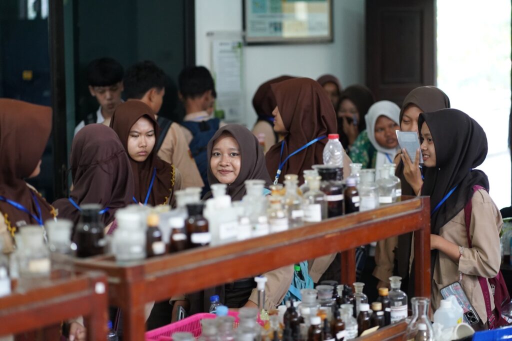 Siswa SMK Lihat Langsung Lab Gizi hingga Keperawatan UMKU