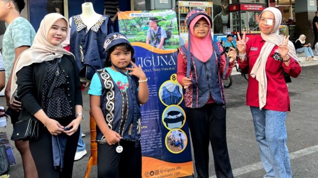 Mahasiswa UMK Kenalkan Fesyen Multifungsi Berbasis Budaya Lokal di CFD Kudus