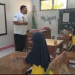 Tinggal Berdua di Kelas, Dua Siswi Baru Jadi Harapan SD 2 Rahtawu