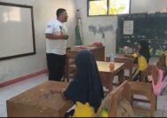 Tinggal Berdua di Kelas, Dua Siswi Baru Jadi Harapan SD 2 Rahtawu