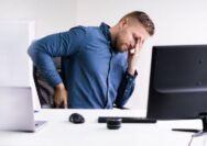 Tips Sederhana Menghindari Kebiasaan Membungkuk Saat Bekerja Setiap Hari
