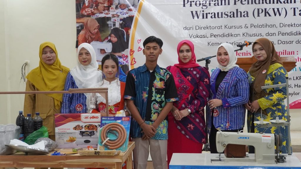 Dekranasda Jepara Cetak Wirausaha Muda Baru Lewat Program PKW 2026, Peserta Dibekali Keterampilan dan Peralatan Usaha
